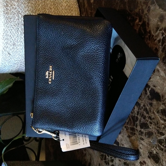 Coach wristlet - Picture 2 of 4